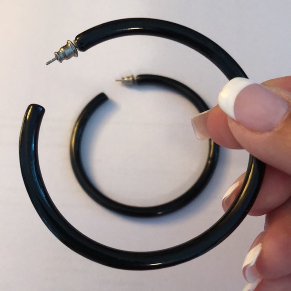 Fashion Jewellery 3 pairs of hoop earrings. FREE with purchase of 2items DM Me - Picture 4 of 8